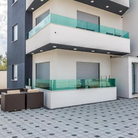 Boutique Ad Astra1 *