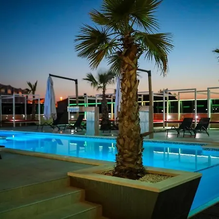 Boutique Ad Astra1 *